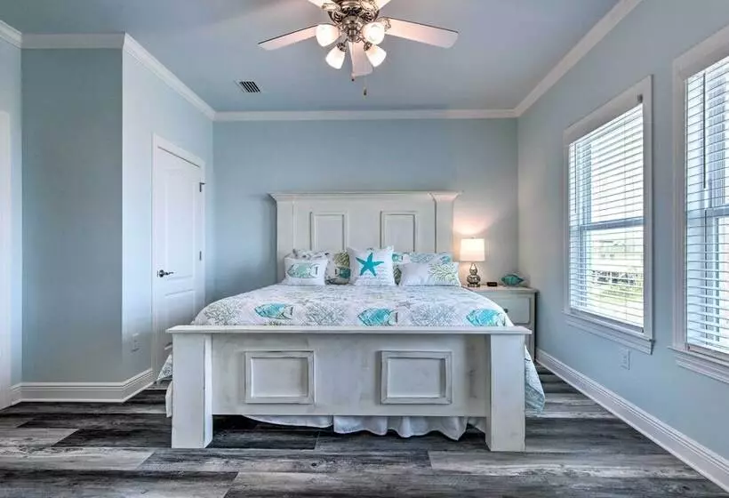 Luxe Stilted Home W/ Kayaks: Walk To Beach