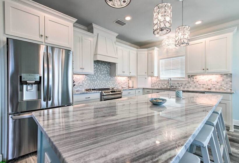 Luxe Stilted Home W/ Kayaks: Walk To Beach