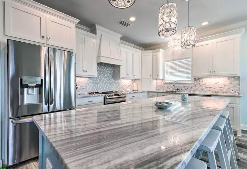 Luxe Stilted Home W/ Kayaks: Walk To Beach