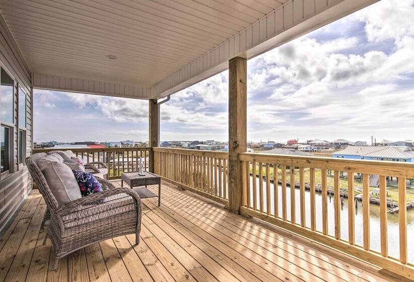 Luxe Stilted Home W/ Kayaks: Walk To Beach