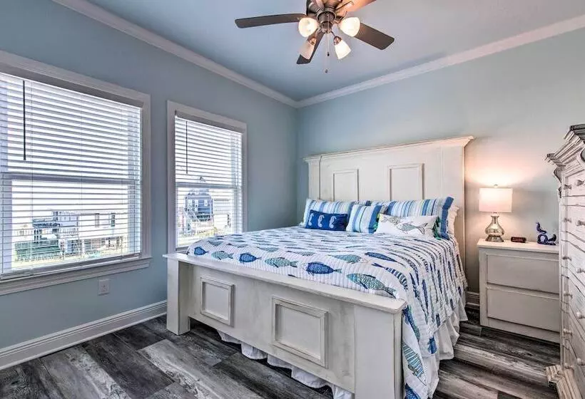 Luxe Stilted Home W/ Kayaks: Walk To Beach