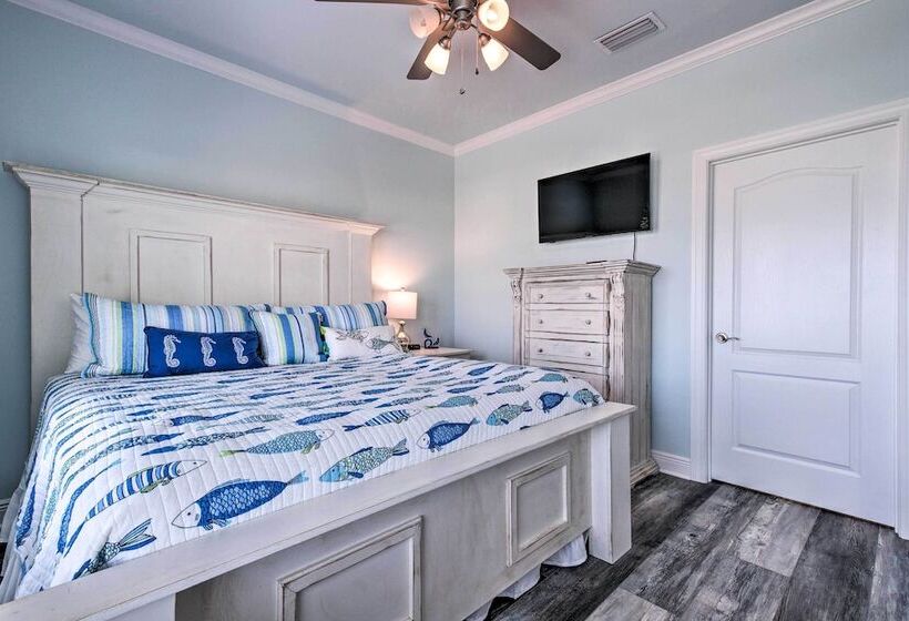 Luxe Stilted Home W/ Kayaks: Walk To Beach