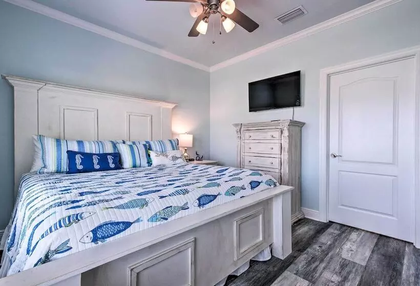 Luxe Stilted Home W/ Kayaks: Walk To Beach