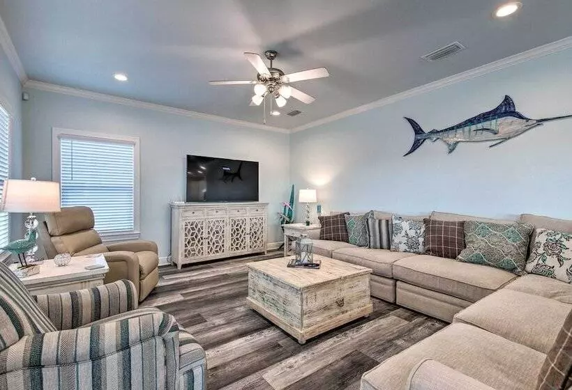 Luxe Stilted Home W/ Kayaks: Walk To Beach