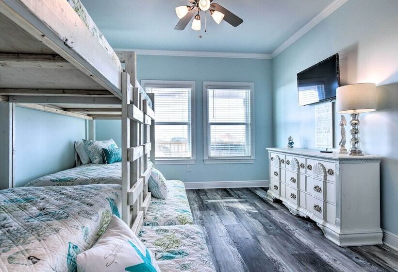 Luxe Stilted Home W/ Kayaks: Walk To Beach