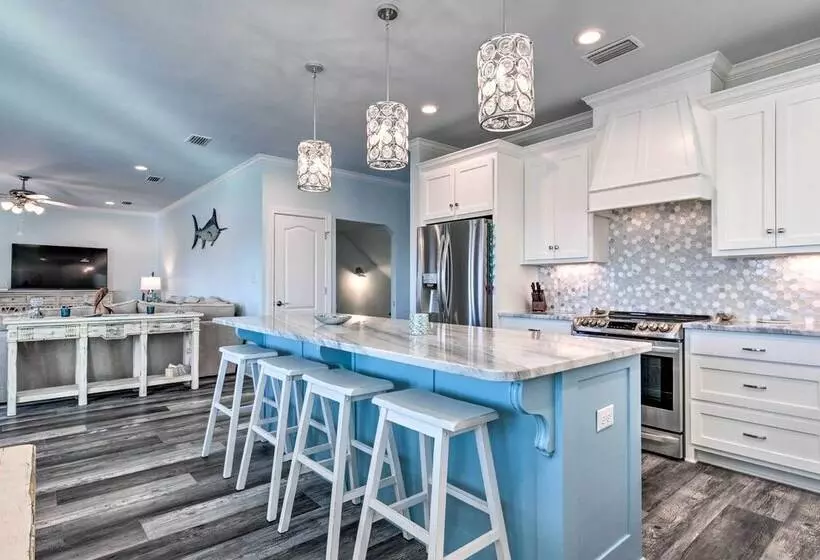 Luxe Stilted Home W/ Kayaks: Walk To Beach