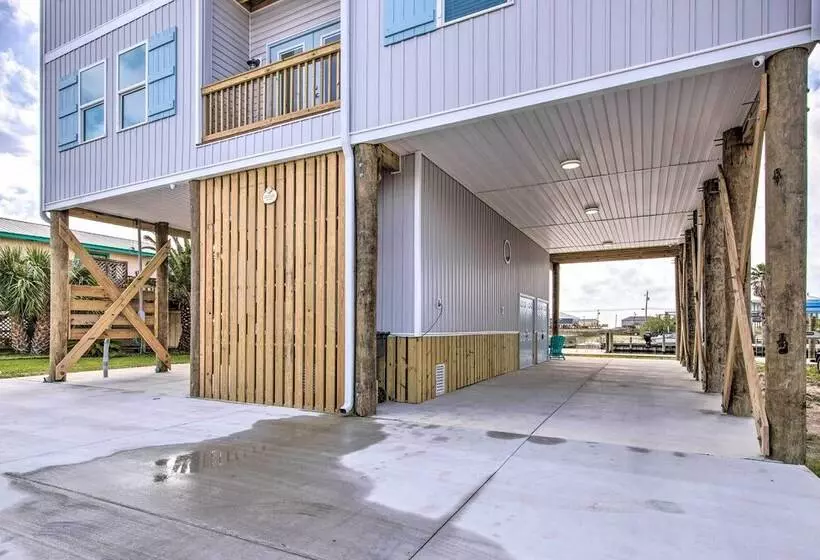 Luxe Stilted Home W/ Kayaks: Walk To Beach
