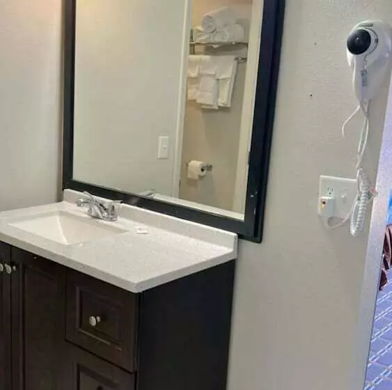 Motelli New Budget Inn