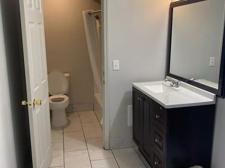 Motelli New Budget Inn