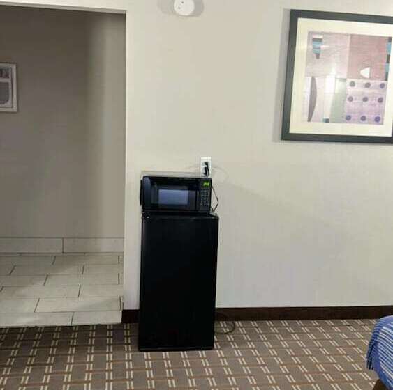 فندق على الطريق New Budget Inn