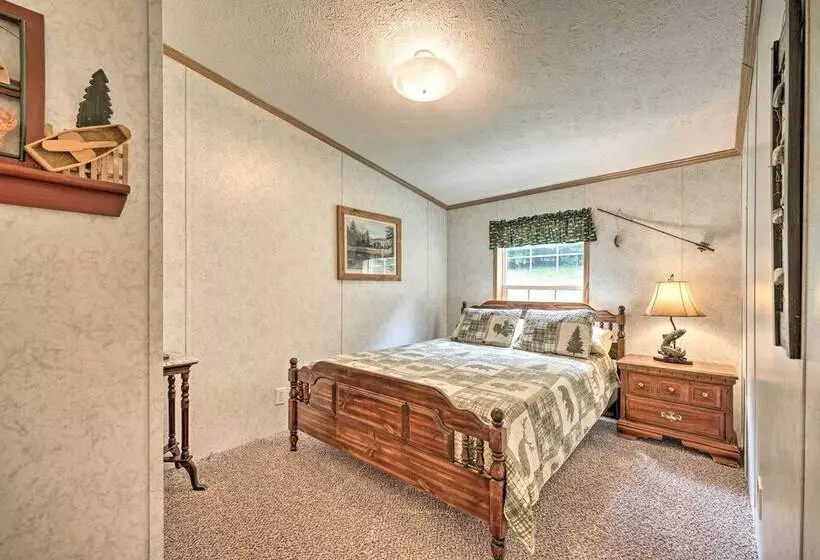 Mountain Escape: Home W/ Deck, Fire Pit, Yard