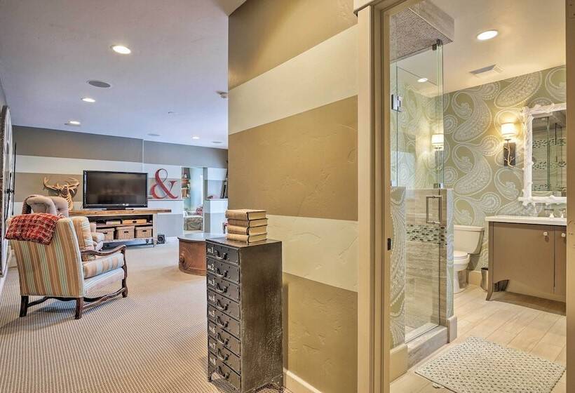 Vail Mountain Retreat W/ Hot Tub & Deck!