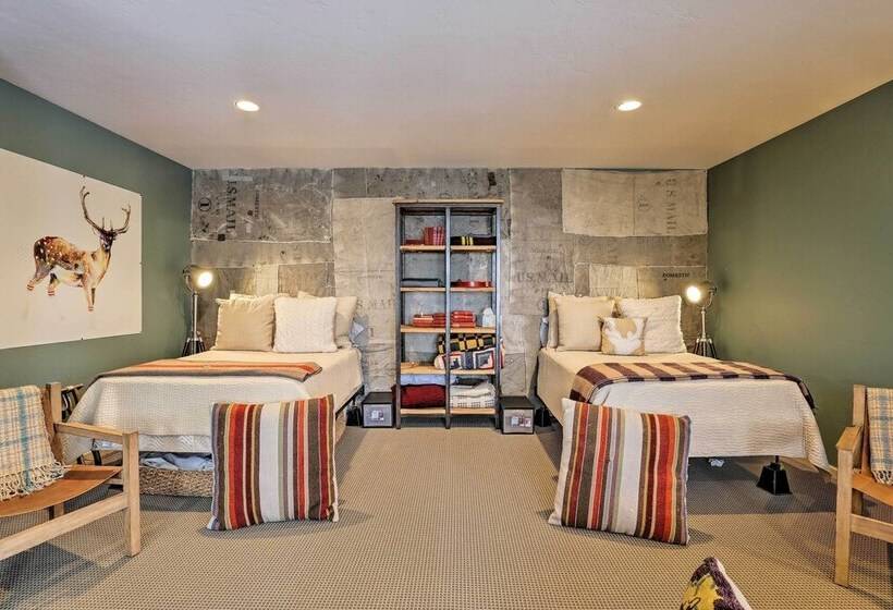 Vail Mountain Retreat W/ Hot Tub & Deck!