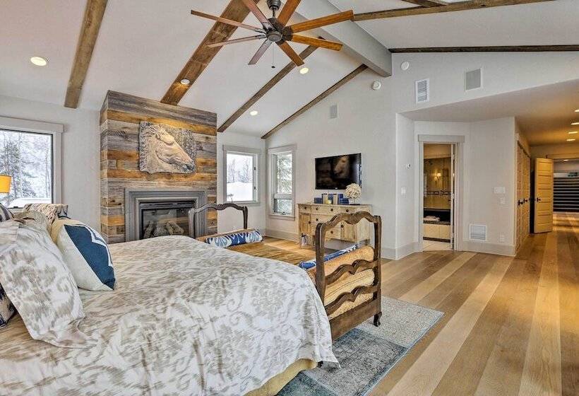 Vail Mountain Retreat W/ Hot Tub & Deck!