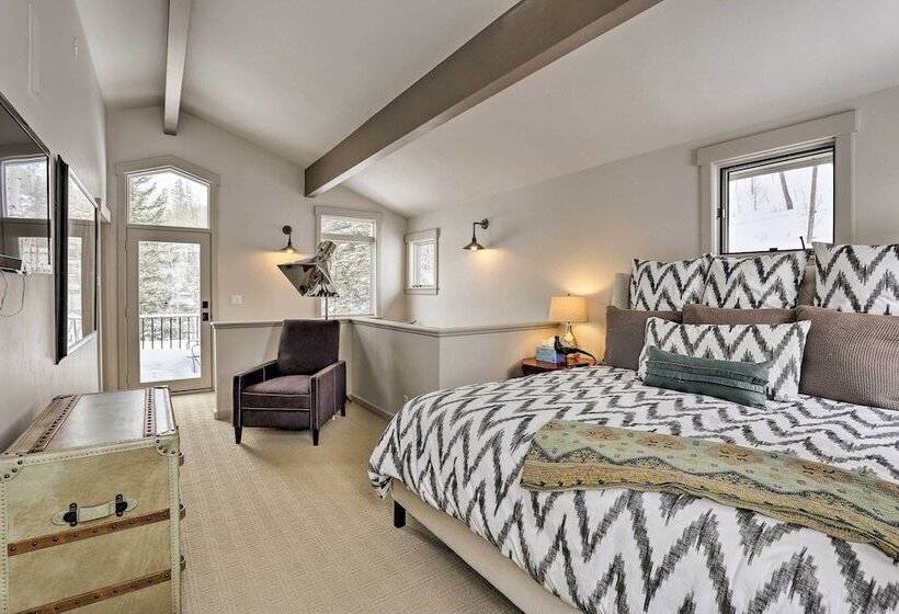 Vail Mountain Retreat W/ Hot Tub & Deck!