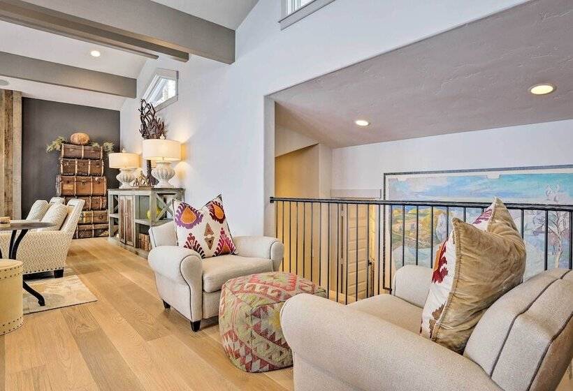 Vail Mountain Retreat W/ Hot Tub & Deck!