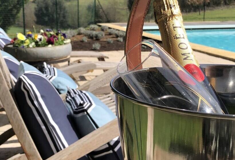 פנסיון The Grand Longere