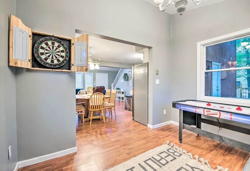 Poconos House W/ Large Deck, Gas Grill & Fire Pit!