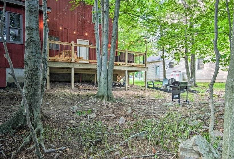 Poconos House W/ Large Deck, Gas Grill & Fire Pit!