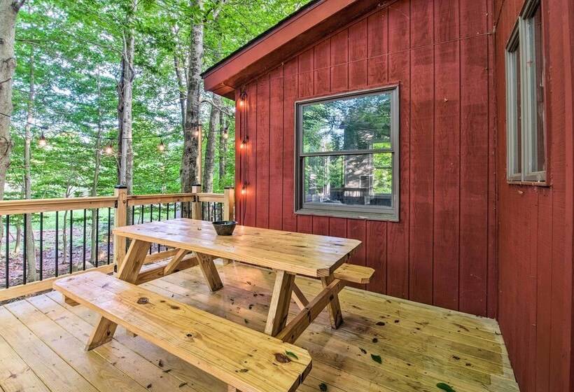Poconos House W/ Large Deck, Gas Grill & Fire Pit!
