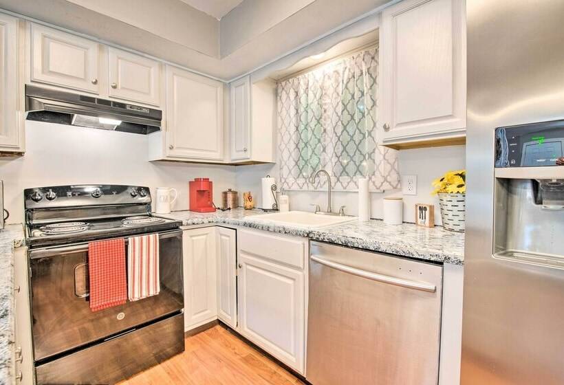 Poconos House W/ Large Deck, Gas Grill & Fire Pit!