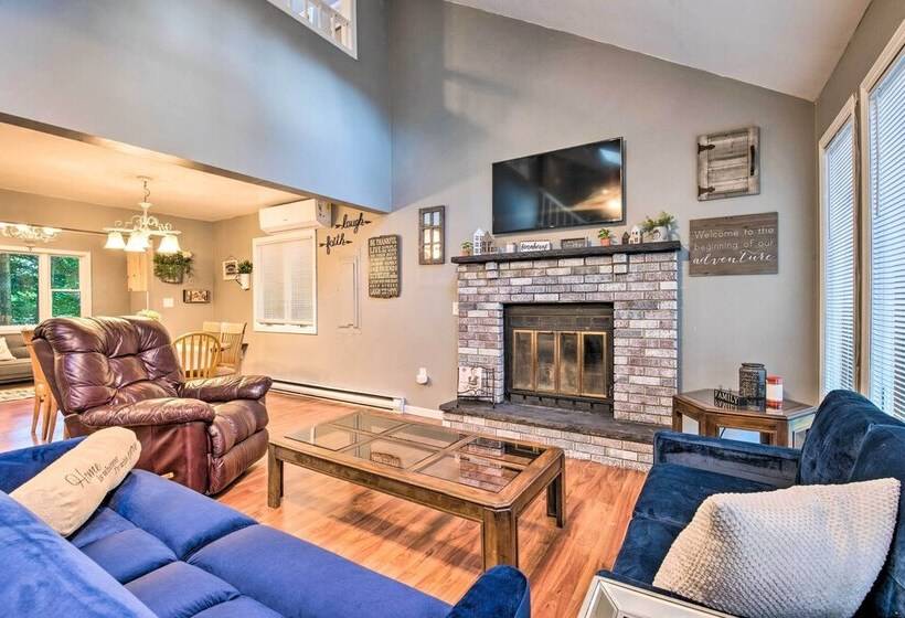 Poconos House W/ Large Deck, Gas Grill & Fire Pit!