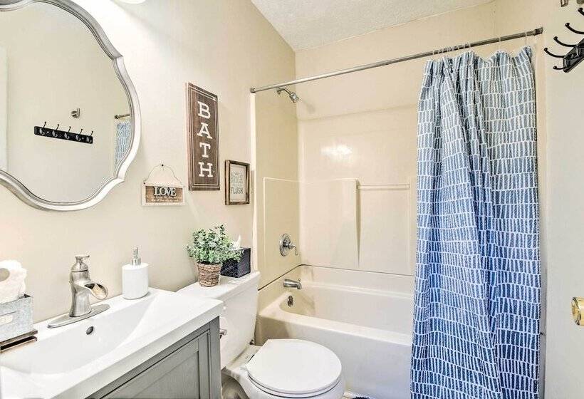 Poconos House W/ Large Deck, Gas Grill & Fire Pit!