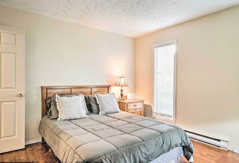 Poconos House W/ Large Deck, Gas Grill & Fire Pit!