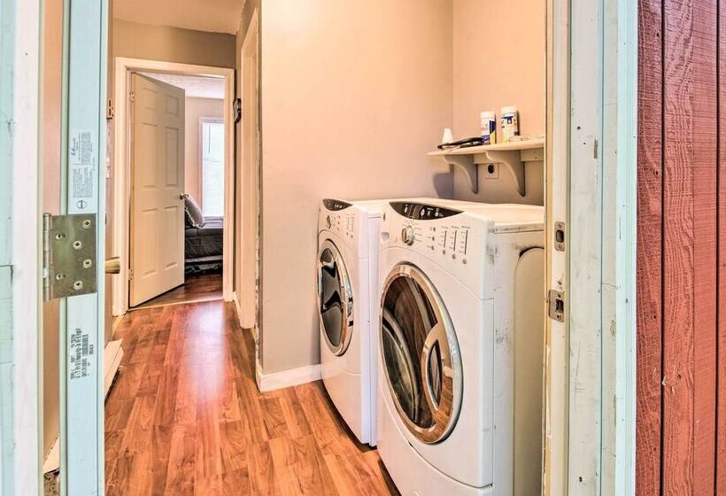 Poconos House W/ Large Deck, Gas Grill & Fire Pit!