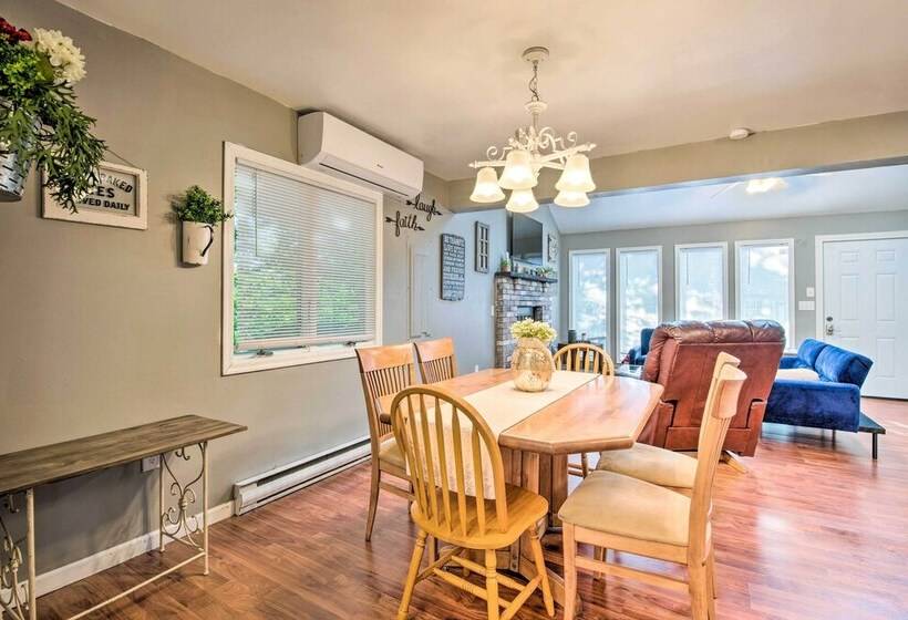 Poconos House W/ Large Deck, Gas Grill & Fire Pit!