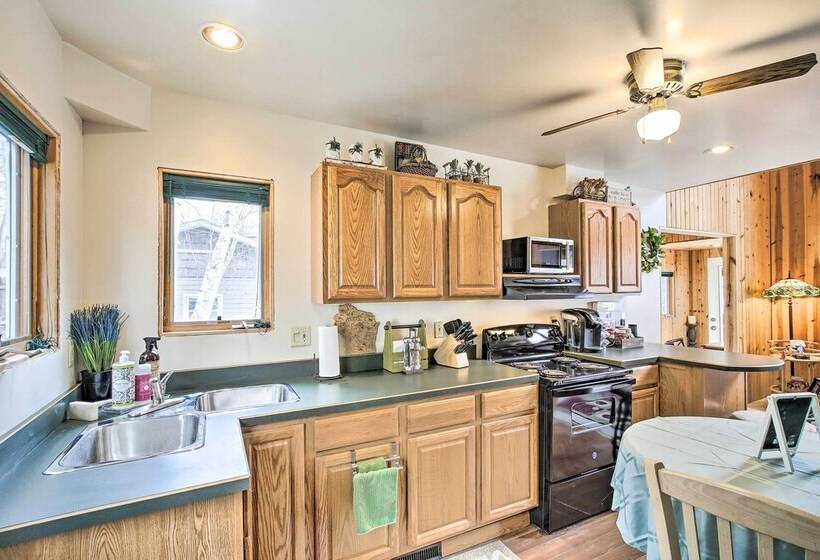 Quaint Plymouth Cabin 1 Mi To Road America!