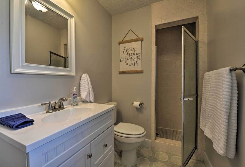 Quiet Sugar City Home < 80 Mi To Yellowstone!