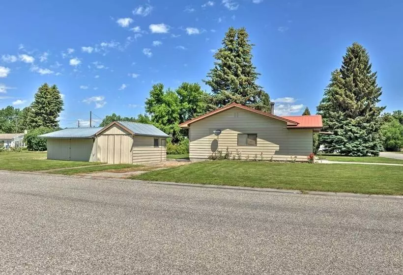 Quiet Sugar City Home < 80 Mi To Yellowstone!