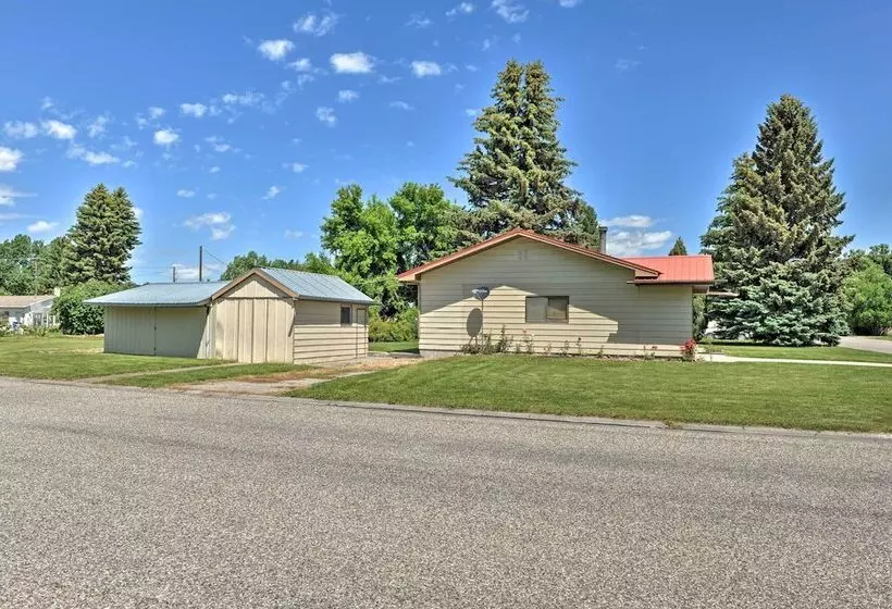 Quiet Sugar City Home < 80 Mi To Yellowstone!