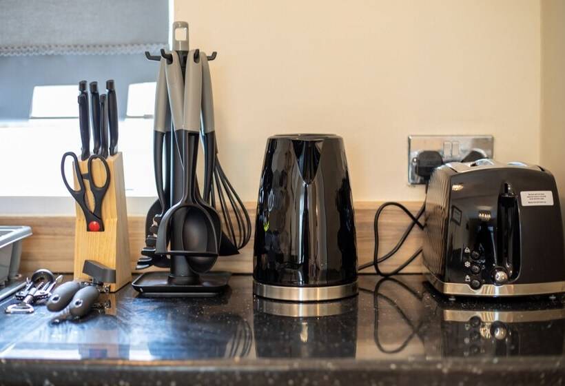 اقامتگاه 5star Serviced Homes Free Wifi & Parking, Office