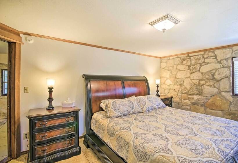 Countryside Cottage: 17 Mi To Downtown San Antonio