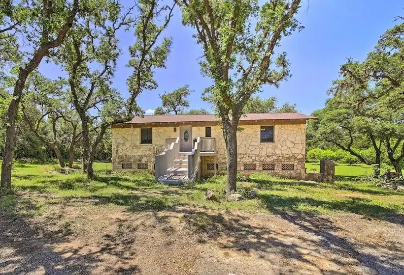 Countryside Cottage: 17 Mi To Downtown San Antonio