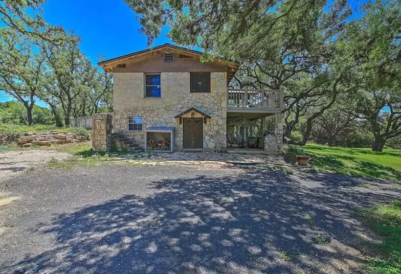 Countryside Cottage: 17 Mi To Downtown San Antonio