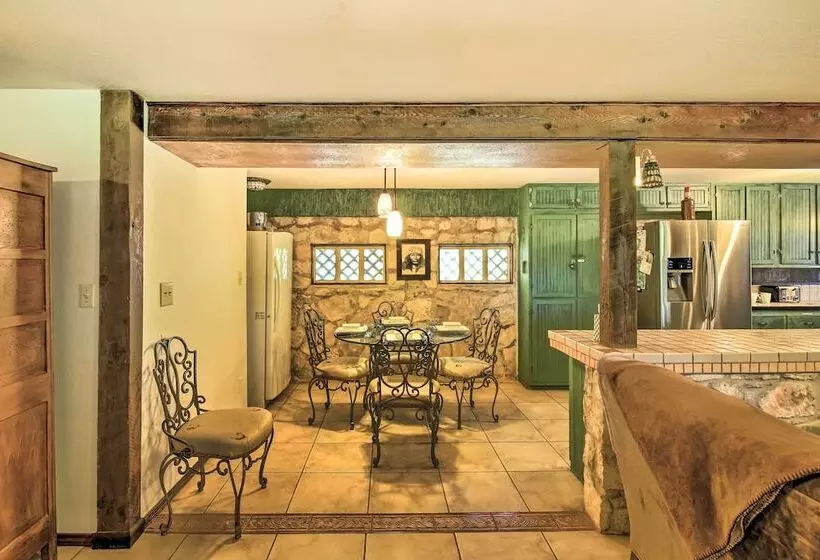 Countryside Cottage: 17 Mi To Downtown San Antonio