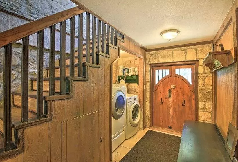 Countryside Cottage: 17 Mi To Downtown San Antonio