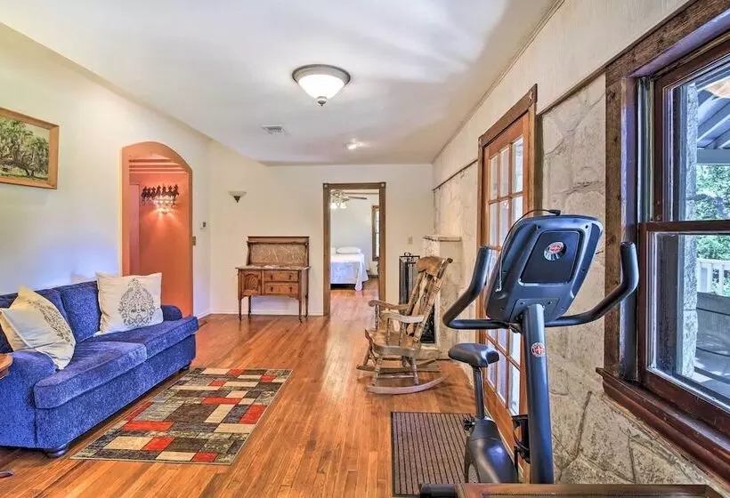 Countryside Cottage: 17 Mi To Downtown San Antonio