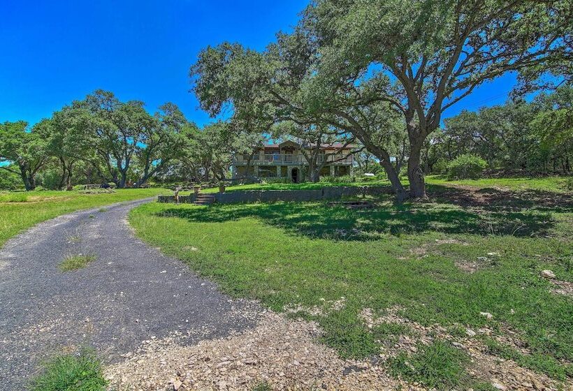 Countryside Cottage: 17 Mi To Downtown San Antonio