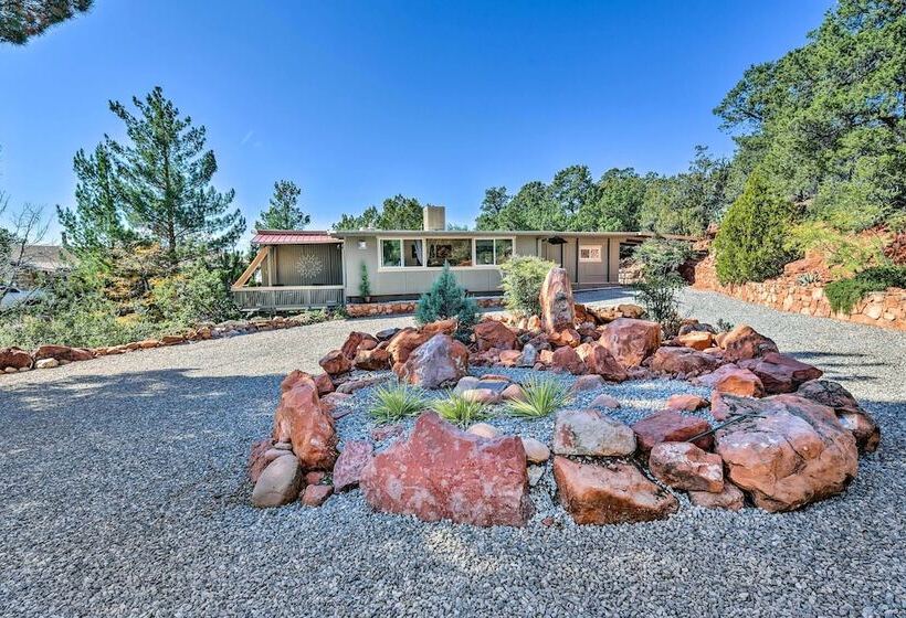 Sedona Stardust Hideaway W/ Patio & Mtn Views!