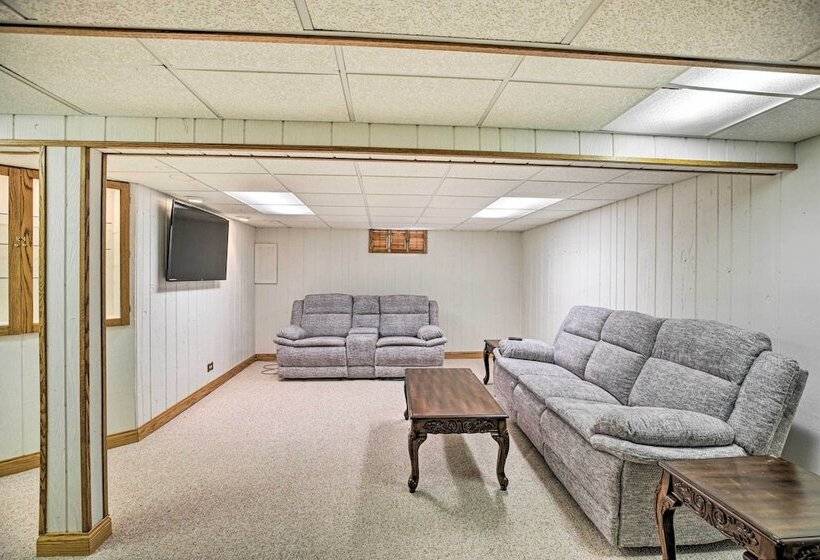 Spacious Family Glenwood Estates Home W/ Hot Tub!