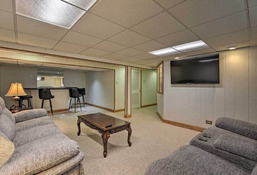 Spacious Family Glenwood Estates Home W/ Hot Tub!