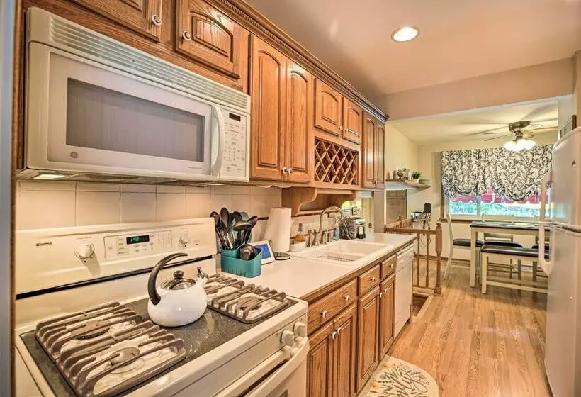 Spacious Family Glenwood Estates Home W/ Hot Tub!