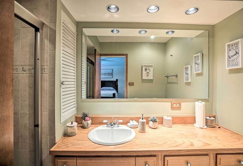 Spacious Family Glenwood Estates Home W/ Hot Tub!