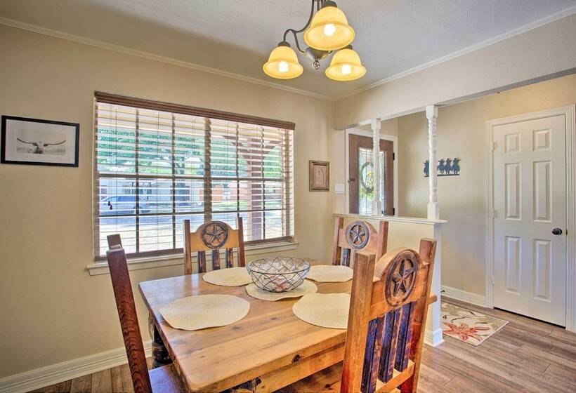 Home In Historic Waxahachie W/ Yard & Patio!