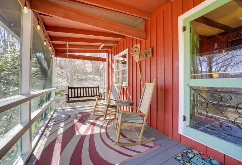 The Red Loft Candler Cottage Near Hiking Trails!