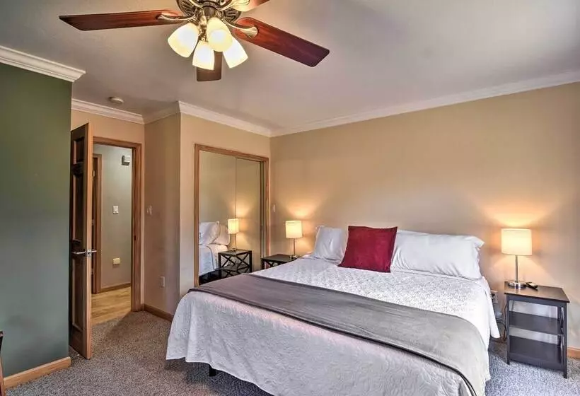 Blue Ridge Cabin On 6 Acres: Hot Tub & Mtn Views!